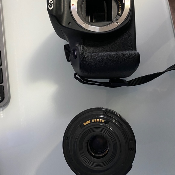 Canon EOS Rebel T5 DSLR Camera - Picture 5 of 9